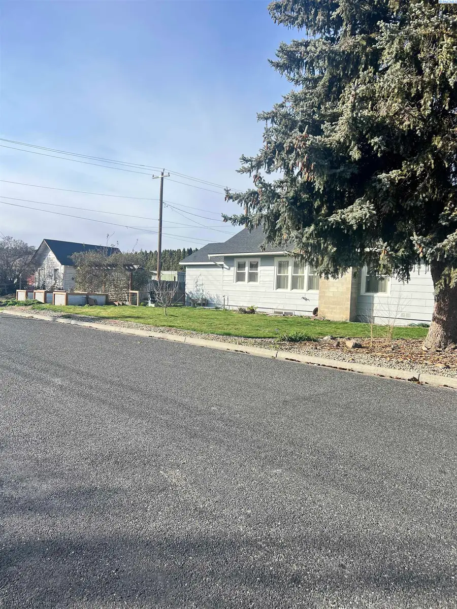 619 Court St, Prosser, WA 99350 - #3