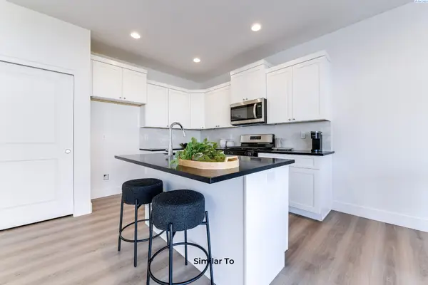 10538 Clearwater Dr, Kennewick, WA 99336