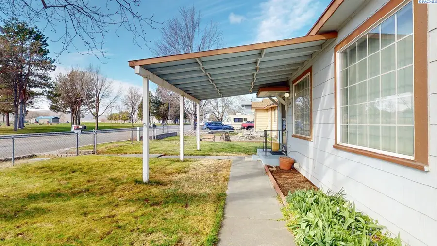 1415 E 10th Avenue, Kennewick, WA 99336 - #3