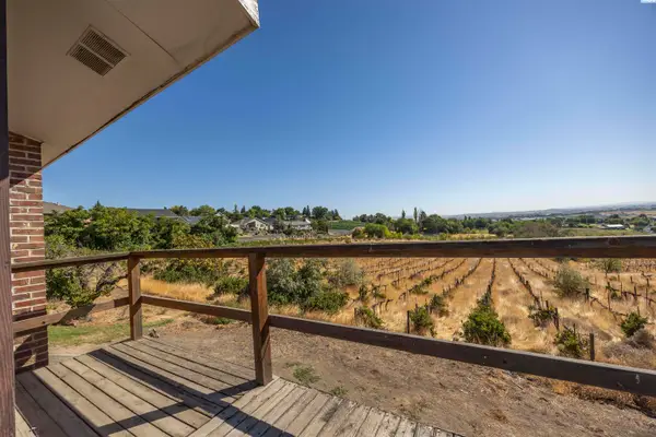 1381 W Riverside Ave, Sunnyside, WA 98944