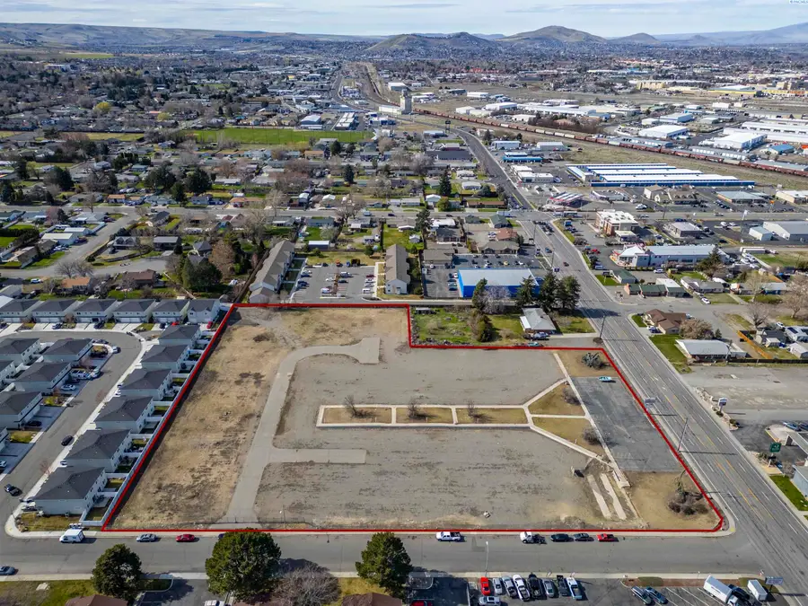 5705 W Clearwater Ave, Kennewick, WA 99336 - #2