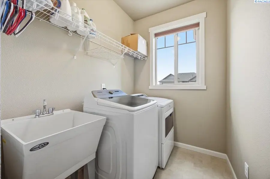 3919 Charleston, Pasco, WA 99301 - #3