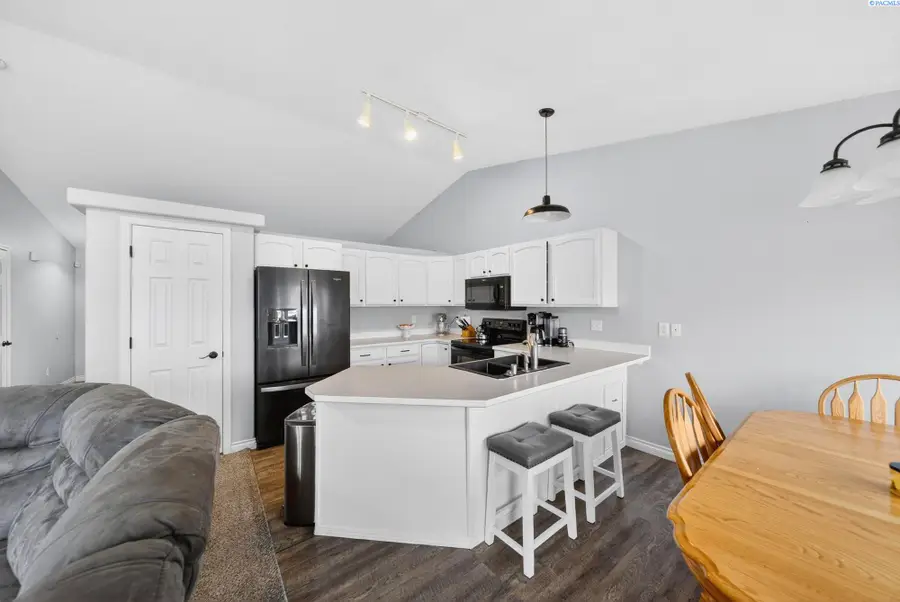 8117 Kootenay Ct, Pasco, WA 99301 - #2