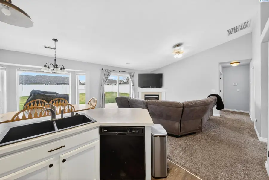 8117 Kootenay Ct, Pasco, WA 99301 - #3