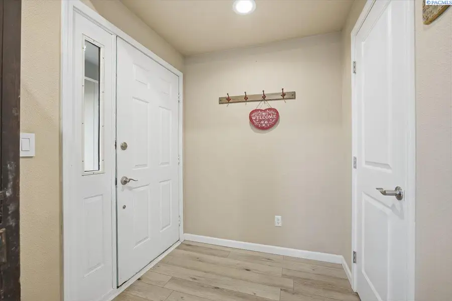 6604 Gehrig Dr., Pasco, WA 99301 - #3