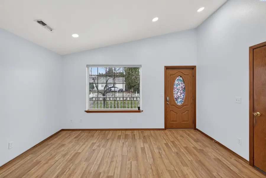 1626 W 5th Pl, Kennewick, WA 99336 - #3