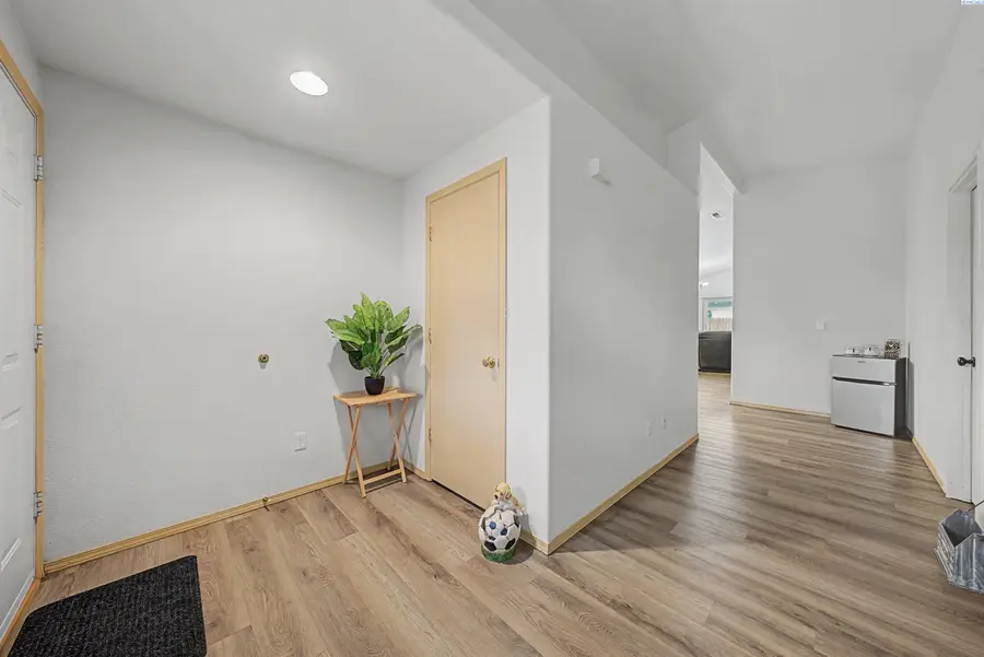 8007 Langara Dr, Pasco, WA 99301 - #2