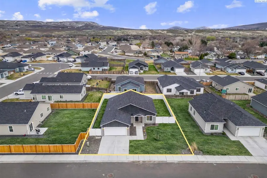 1344 14th St, Benton City, WA 99320 - #2