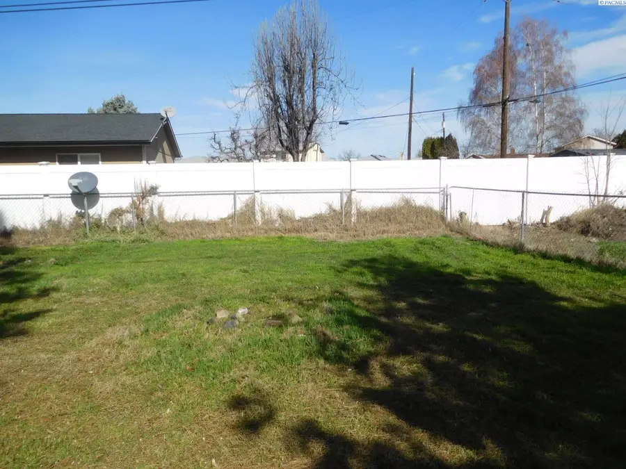 805 S Hawthorne St., Kennewick, WA 99336 - #2