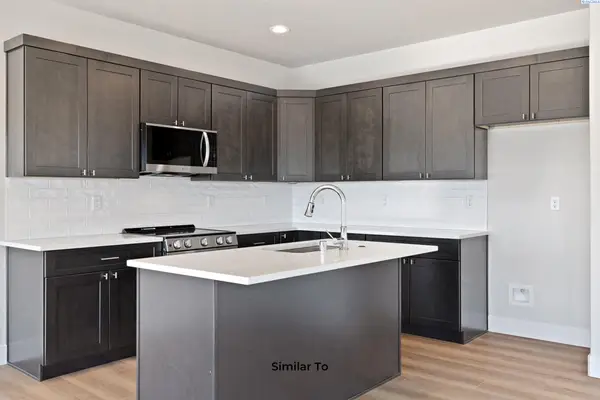 10490 Clearwater Dr, Kennewick, WA 99336