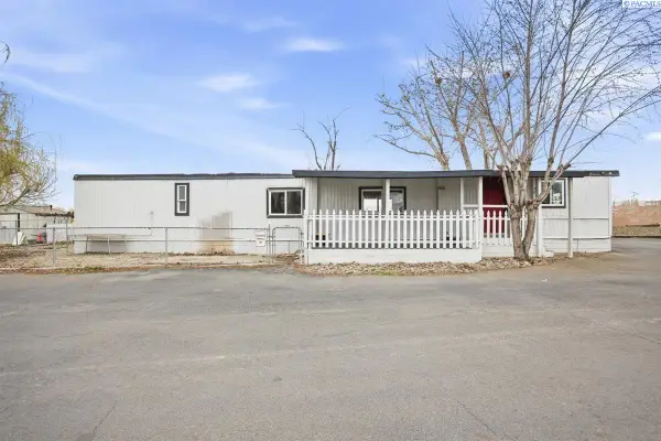 1416 N 1st Ave #40, Pasco, WA 99301