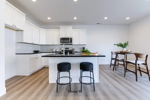 10466 Clearwater Dr, Kennewick, WA 99336