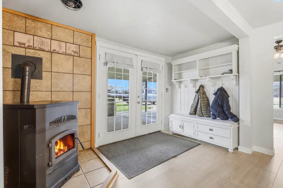 5204 W Neyens Road, Benton City, WA 99320 - #3