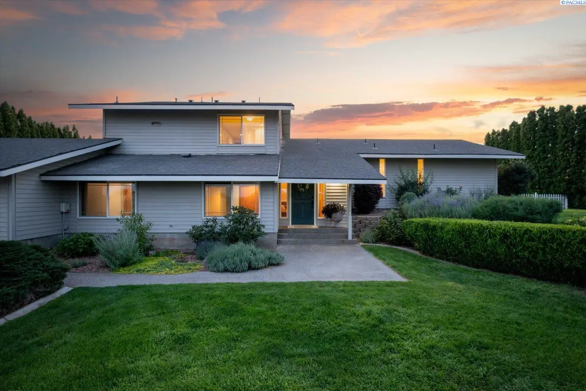 590 Mcdonald Dr, Pasco, WA 99301 - #1