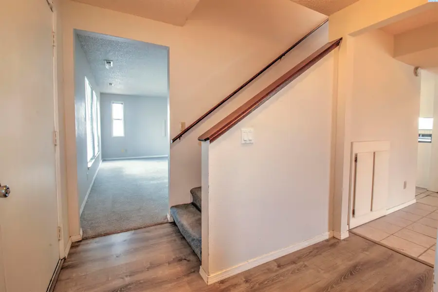 2135 Blue Jay Ln, West Richland, WA 99353 - #2