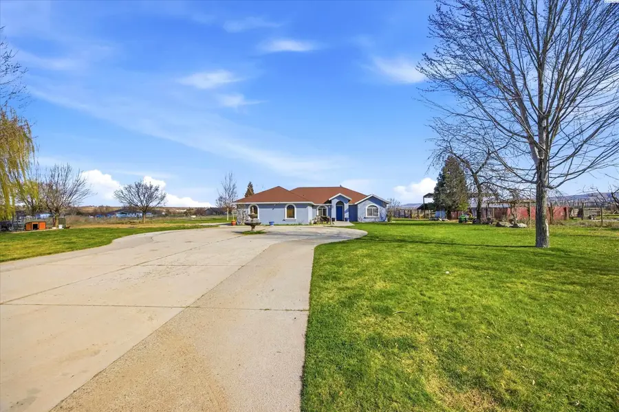 3988 E Euclid Rd, Mabton, WA 98935 - #2