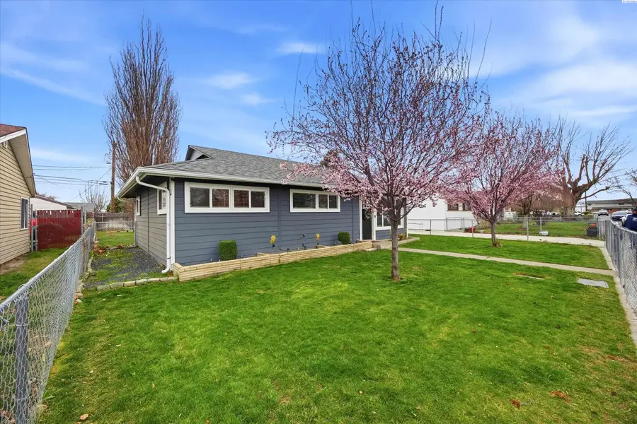 1715 N 15th Ave, Pasco, WA 99301 - #2