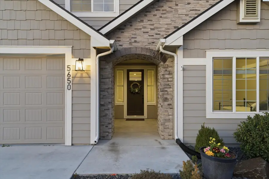 5650 W 40th Avenue, Kennewick, WA 99338 - #3