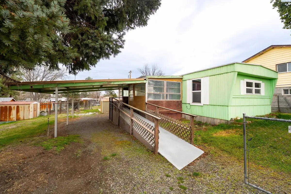 868 N 62nd Avenue, West Richland, WA 99353 - #1