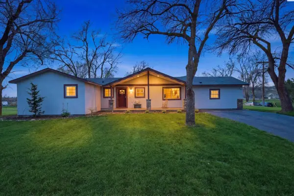 2745 W Van Giesen St, Richland, WA 99354