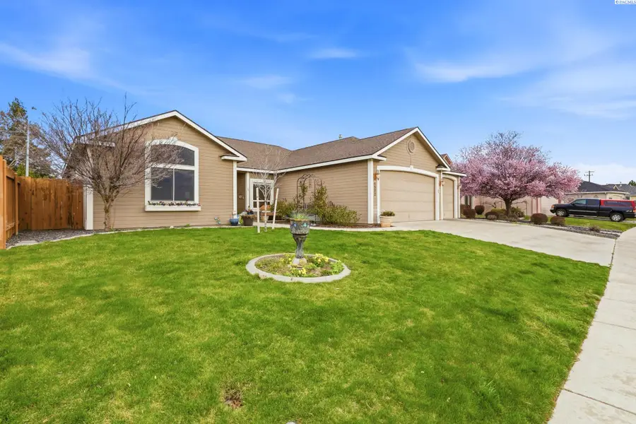 8502 W Clearwater Pl, Kennewick, WA 99336 - #2