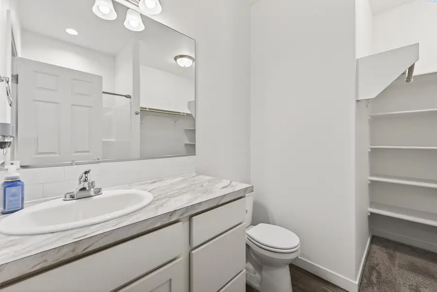 1305 12th St, Benton City, WA 99320 - #2