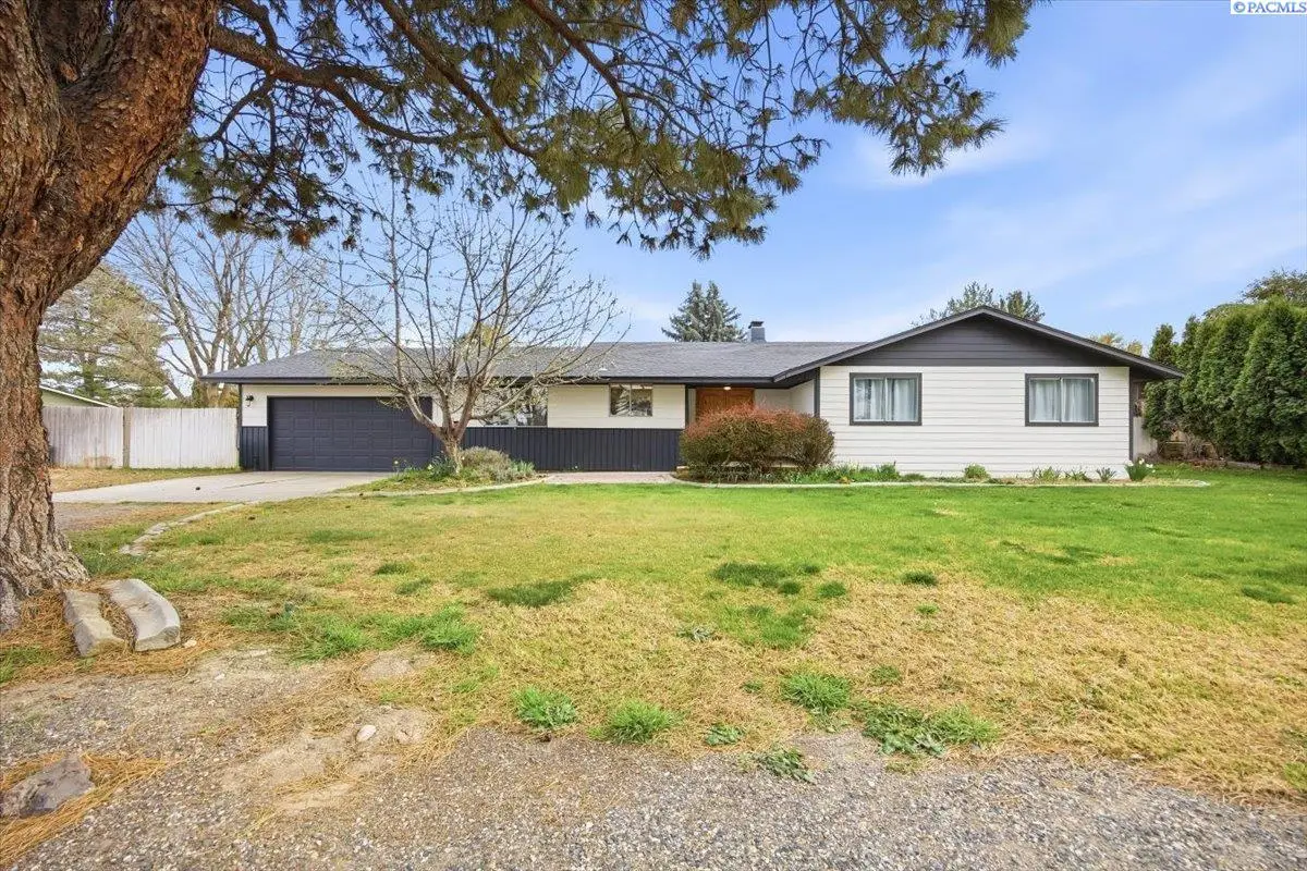 818 E Eastlake Dr, Kennewick, WA 99337 - #1