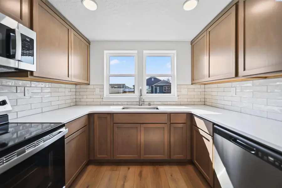 141 Bitters Lp, Grandview, WA 98930 - #3