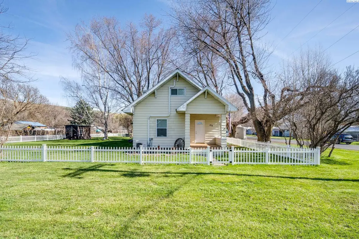 402 W Front St, Albion, WA 99102 - #1