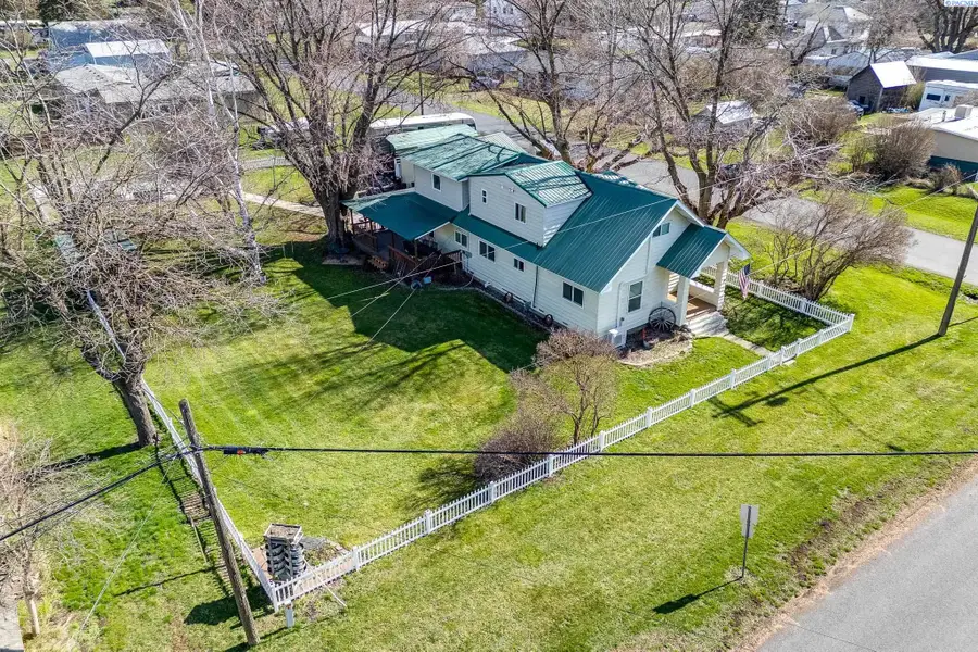 402 W Front St, Albion, WA 99102 - #2