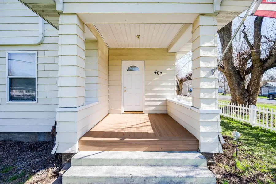 402 W Front St, Albion, WA 99102 - #3