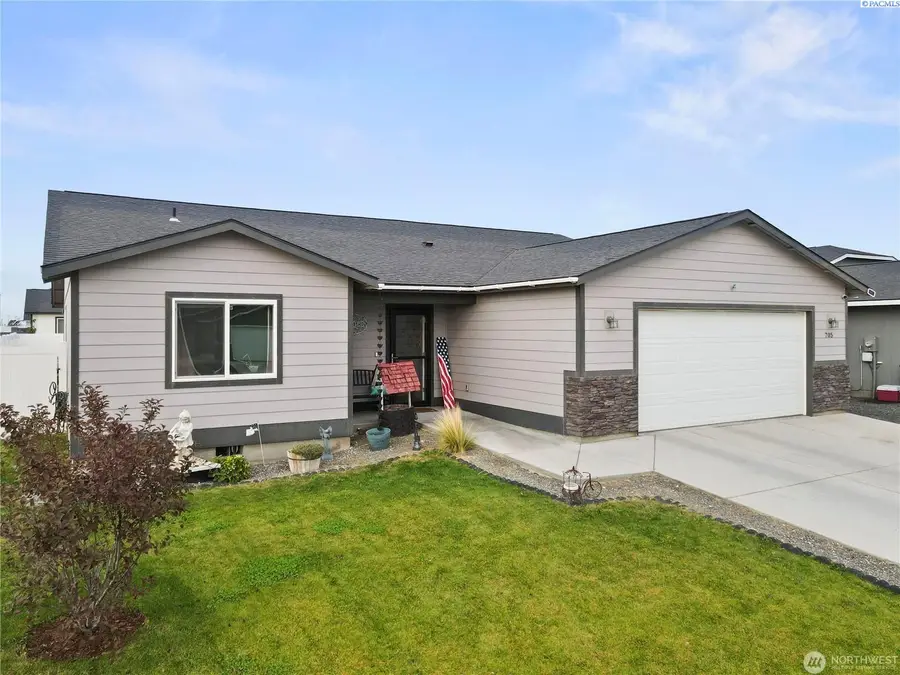 705 E Mt Adams St, Othello, WA 99344 - #3