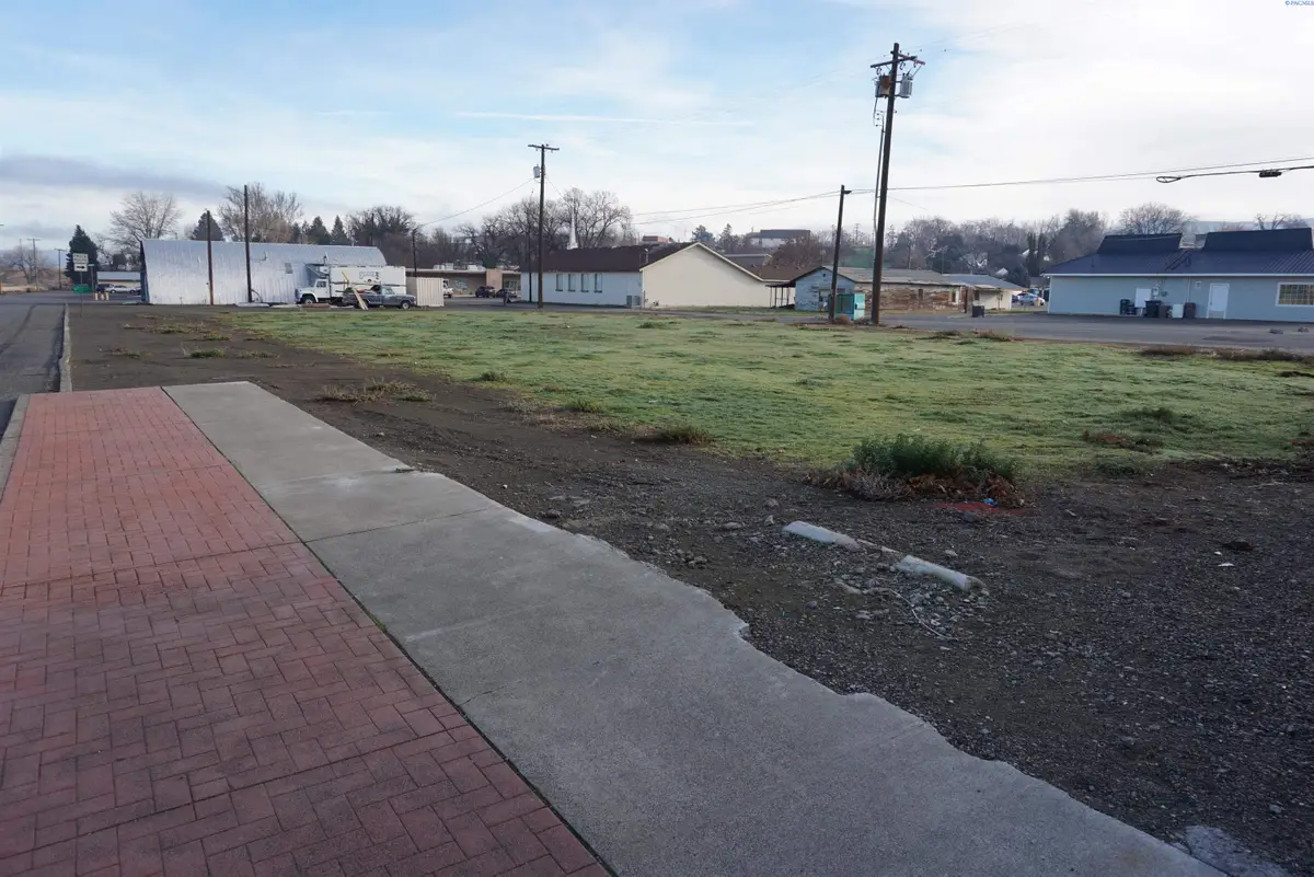 1311 Bennett Ave, Prosser, WA 99350 - #1