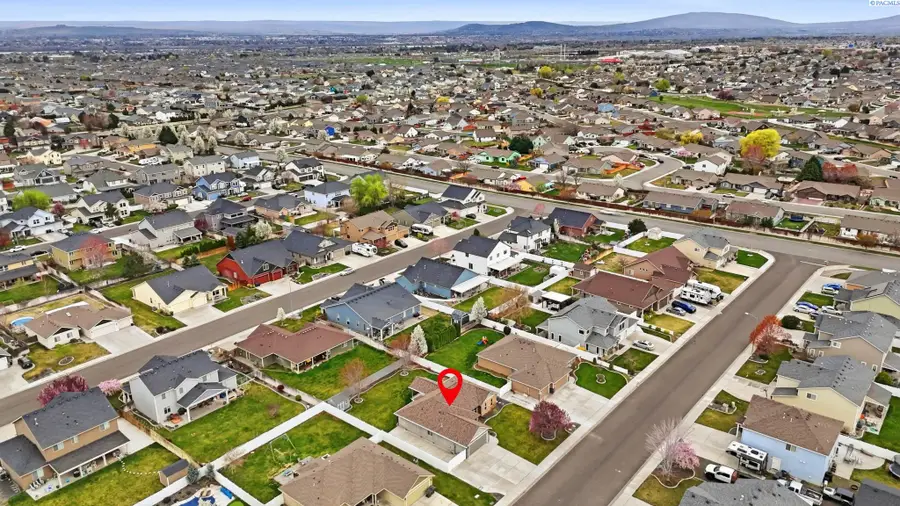 5012 Pamplona Dr., Pasco, WA 99301 - #3