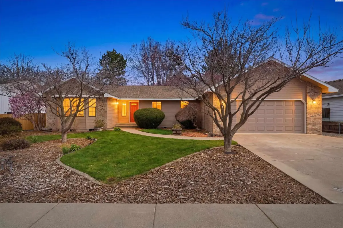 628 Meadows Dr East, Richland, WA 99352 - #1