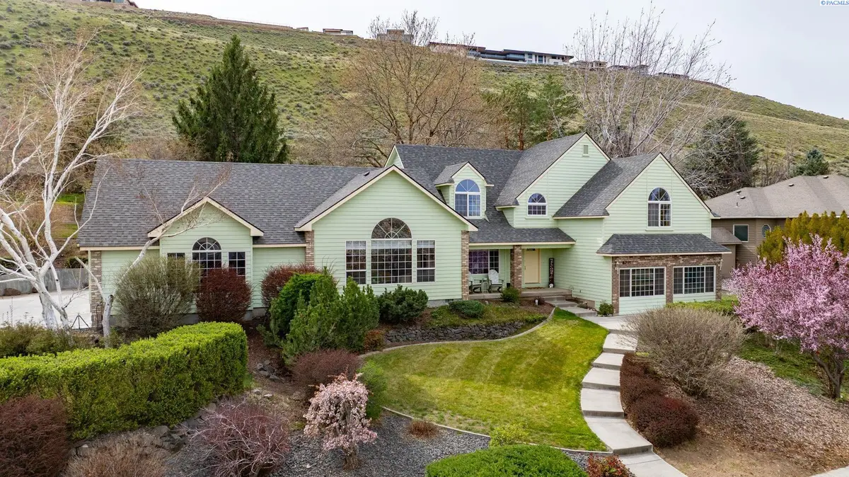 6711 W 20th Ave, Kennewick, WA 99338 - #1