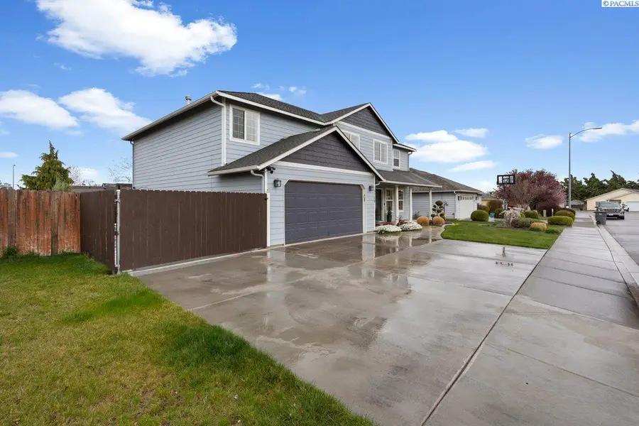 1708 W 31st Ave, Kennewick, WA 99337 - #2