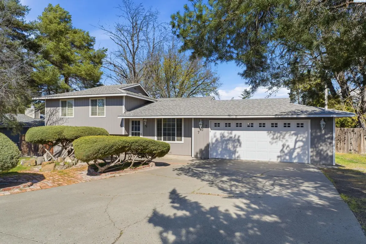 702 W 36th Place, Kennewick, WA 99337 - #1