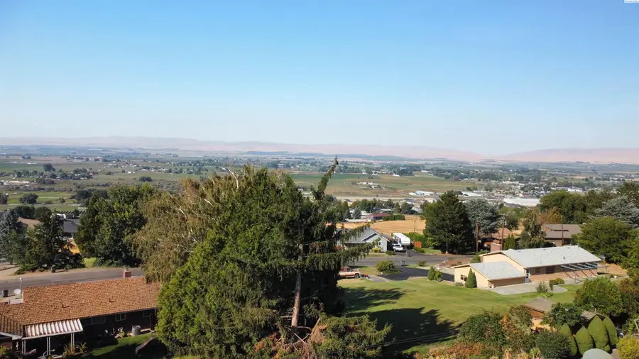 808 Skyline Dr., Sunnyside, WA 98944 - #3