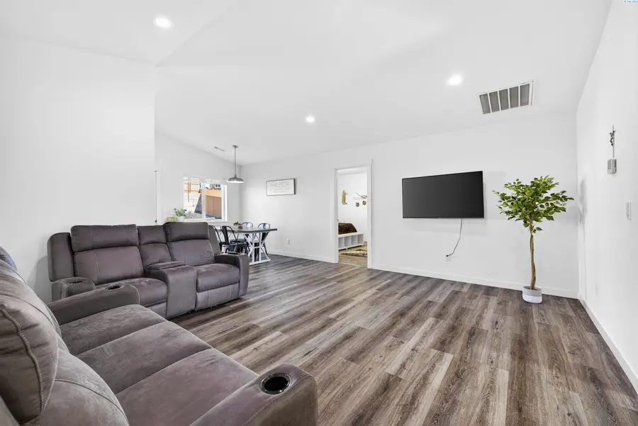 2909 E Helena St, Pasco, WA 99301 - #2