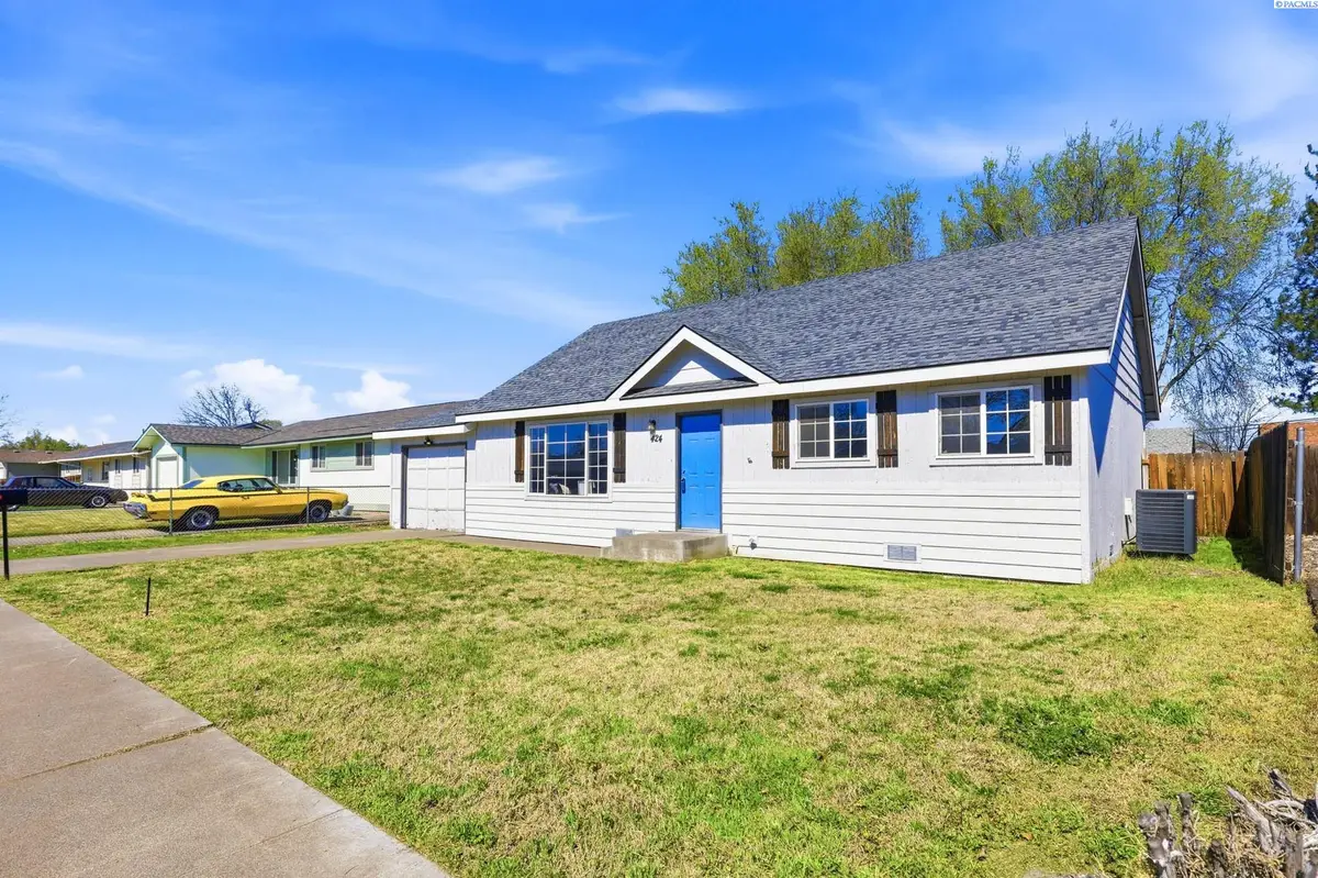 424 W 11th Ave, Kennewick, WA 99337 - #1