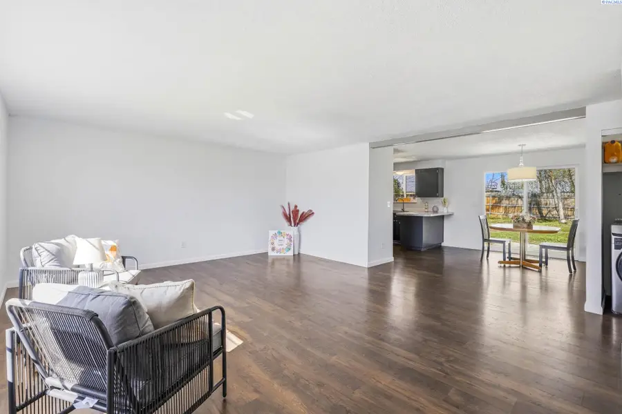 424 W 11th Ave, Kennewick, WA 99337 - #2