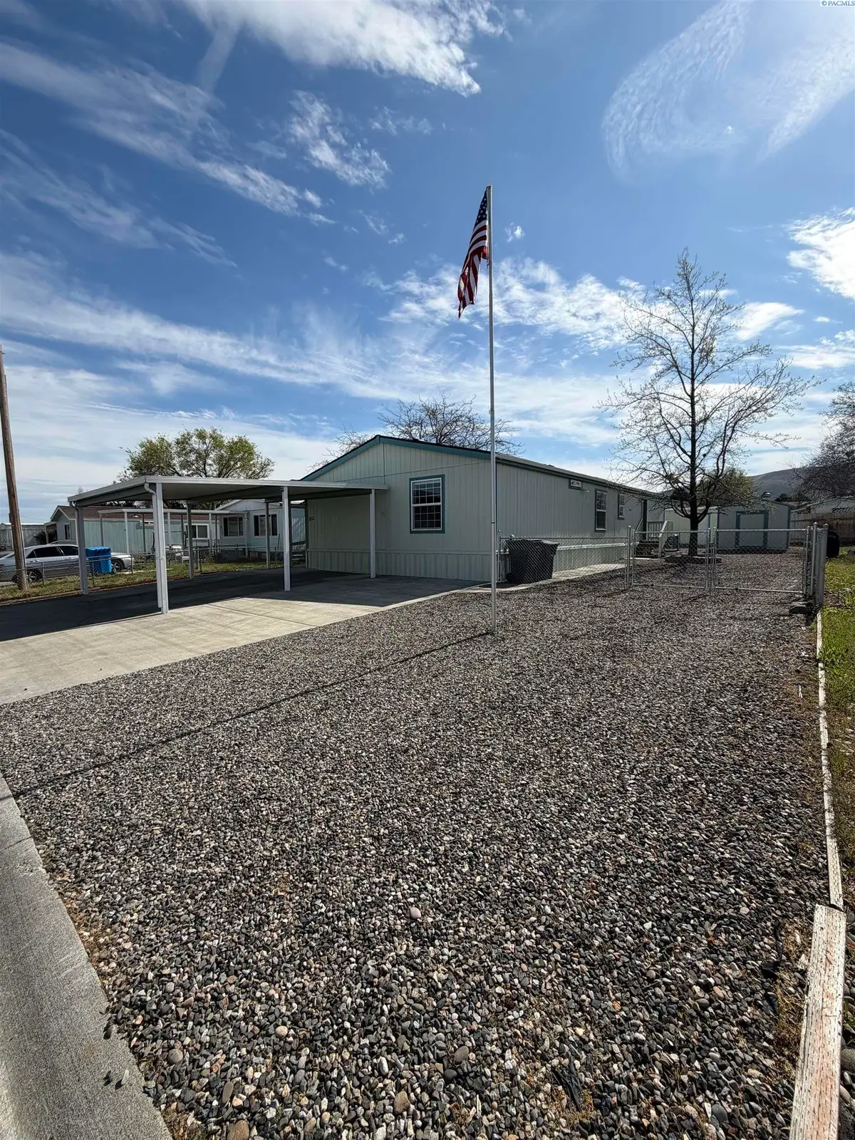 212 Crestwood Drive, Richland, WA 99352 - #1