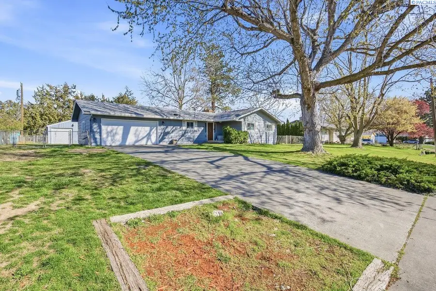 716 W 12th St, Benton City, WA 99320 - #2