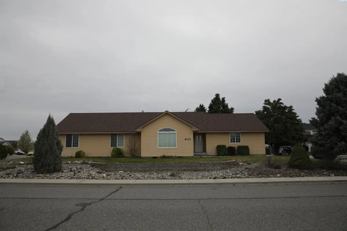 8722 W Bonnie Ave, Kennewick, WA 99336 - #1