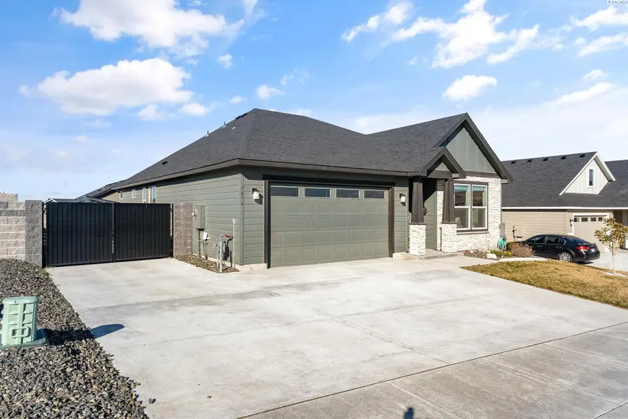 7876 Cardinal Peak St, West Richland, WA 99353 - #3