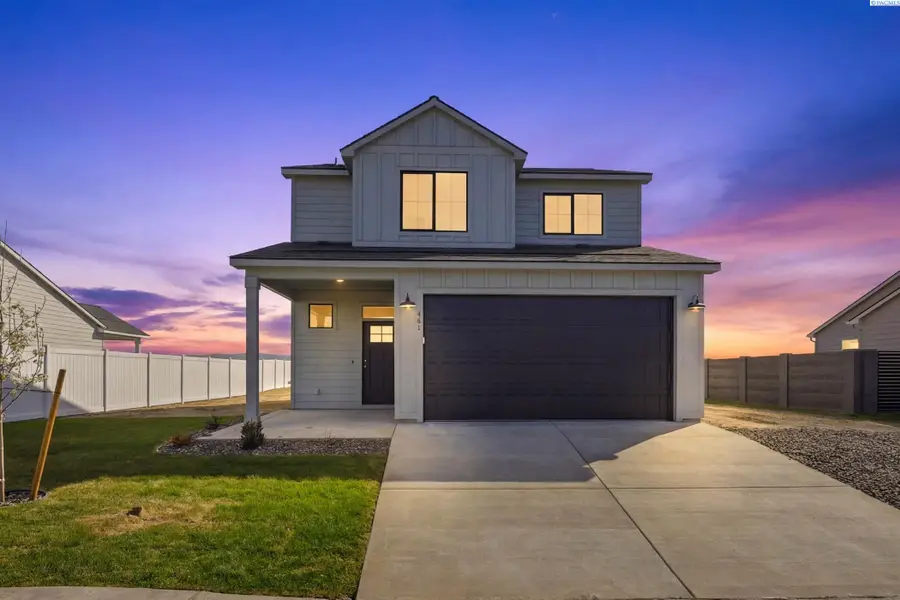 404 Amberly Ave, Grandview, WA 99390 - #2