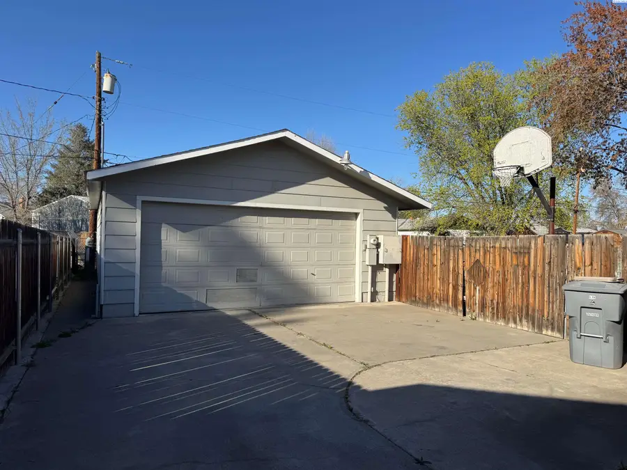 612 Blue Street, Richland, WA 99354 - #2