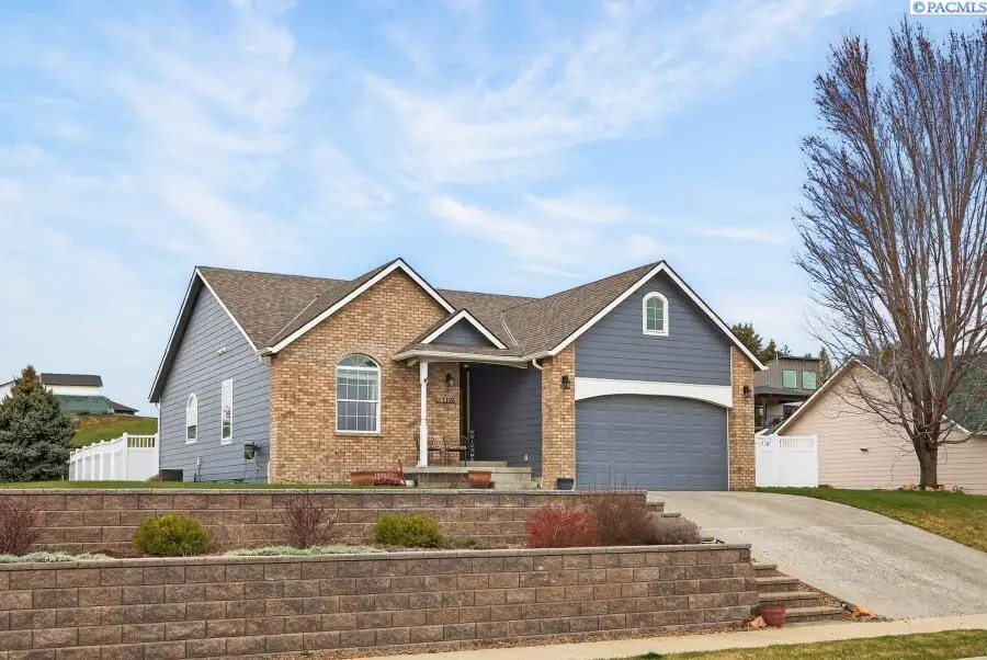 1126 Lake St., Colton, WA 99113 - #1