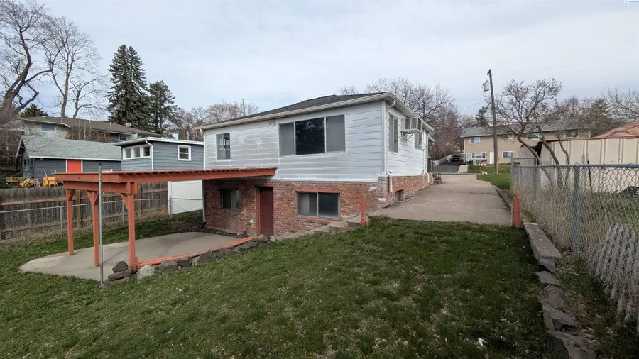 321 NW Cleveland St, Pullman, WA 99163 - #3